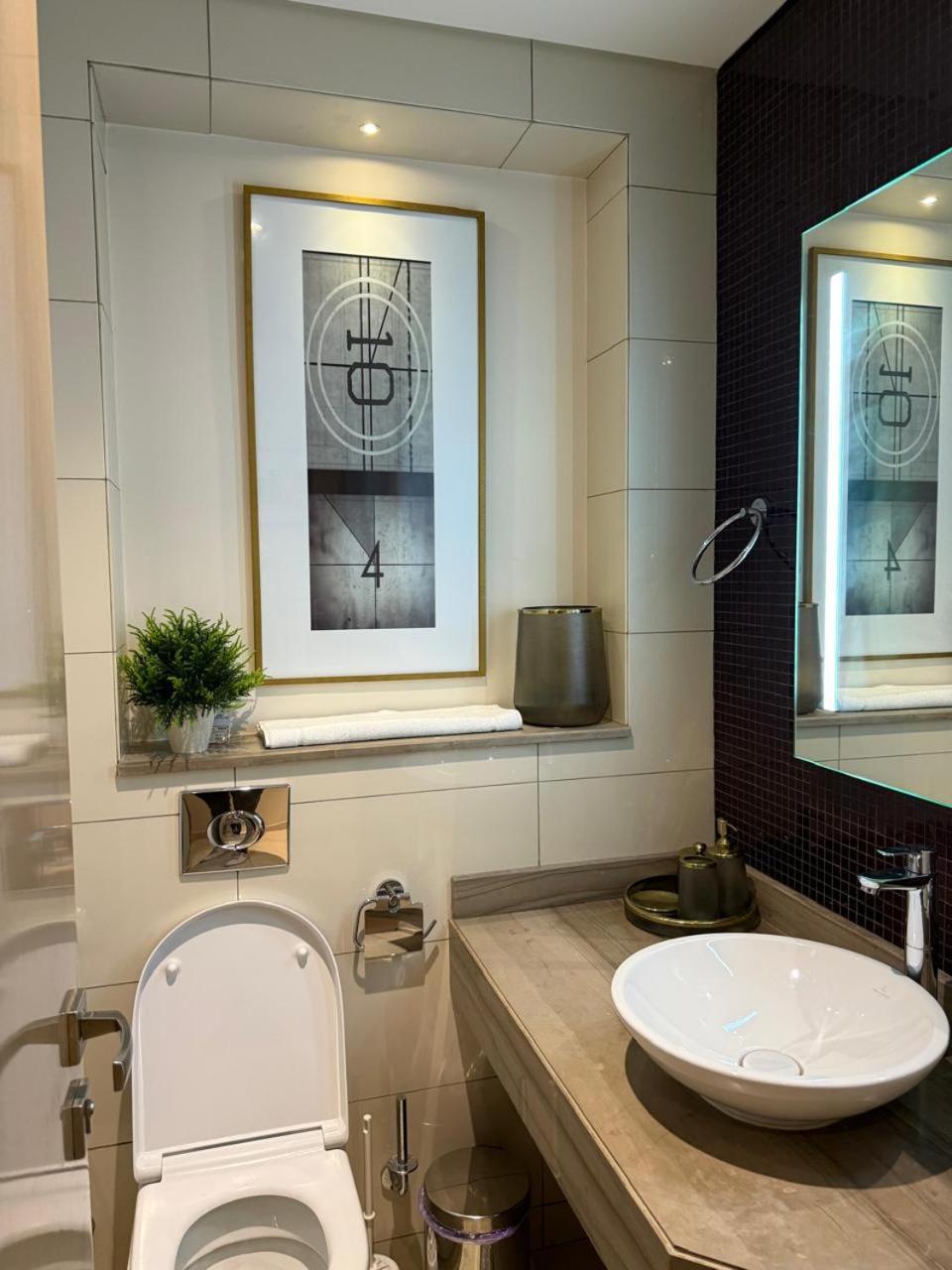 Apartment 6001 Burj Views By Royal Montania Homes *